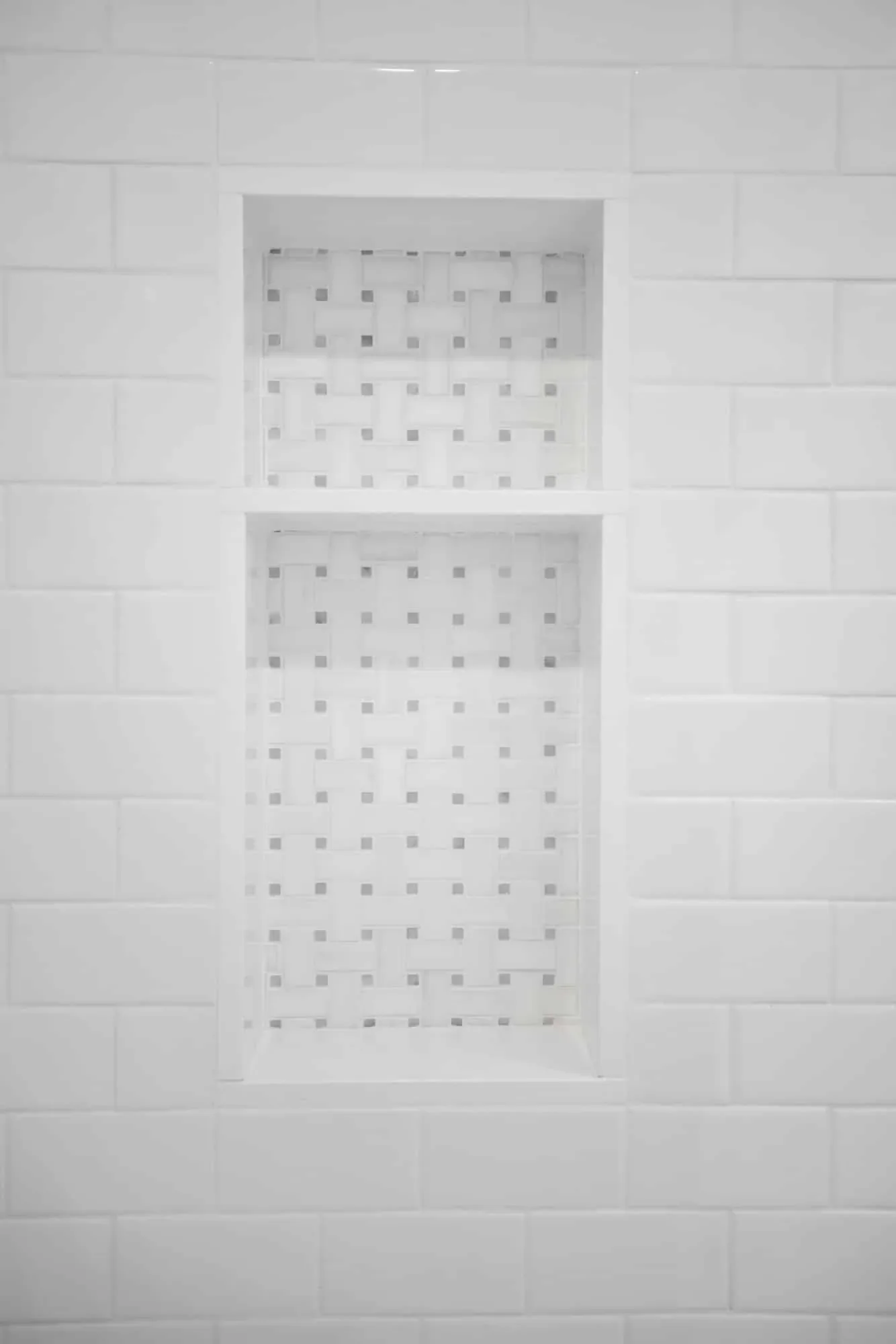 Tiled double shower niche with mosaic accent tile